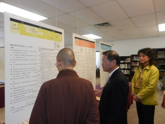 廖處長參觀中台禪寺德州分院製作展出的禪宗傳承及佛教史展出