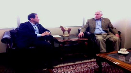 聯邦眾議員Pete Sessions﹙R-TX﹚於本（101）年2月11日上午11時到休士頓辦事處會晤廖處長東周