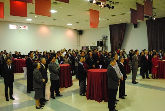 駐休士頓辦事處在僑教中心舉行全僑新春團拜暨聯歡茶會，計兩百餘名美南地區僑界領袖、先進及媒體記者與會，場面熱鬧