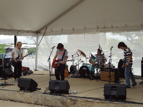 第26屆美國「南方音樂節」演出，我樂團「滅火器」表演情形