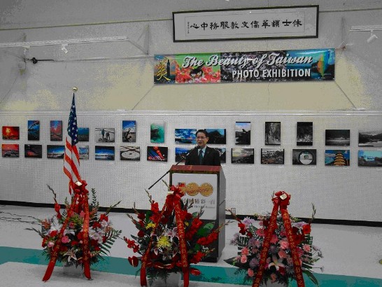 廖東周處長於「台灣文化饗宴」系列活動之「台灣之美攝影展」