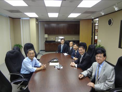 廖東周處長訪問台資Coban科技公司，由李春生董事長向廖處長乙行進行簡報