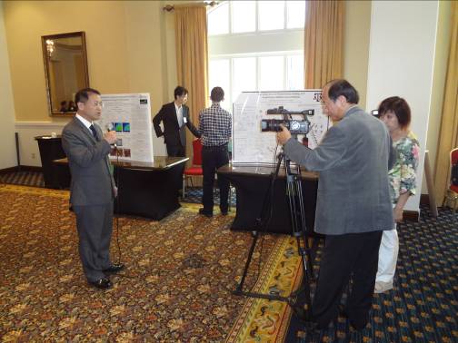 廖處長於會場接受美南國際新聞專訪