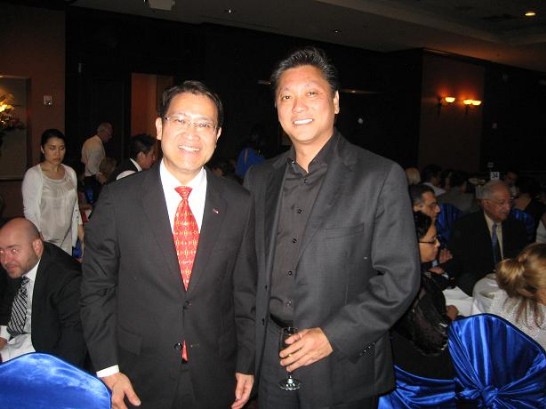廖處長東周在亞洲商會第22屆年會上與潮州會館翁作華會長(右)合影