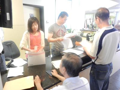 辦事處於7月28日在僑教中心辦理行動領務  