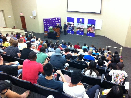 駐處廖東周處長以「Taiwan Update」為題對「中央阿肯色大學」(UCA)超過200位師生進行演講現場情形