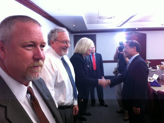 「中央阿肯色大學」Ｃ校長帶領UCA各學院院長設宴款待廖處長