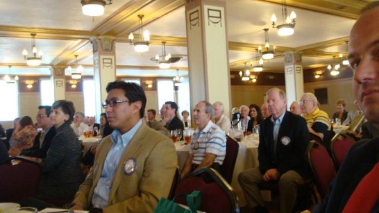 2百多名扶輪社員疑神靜聽