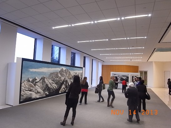 我國知名旅美畫家劉昌漢先生於本(11)月14日（週四）在休士頓艾倫中心藝廊（Three Allen Center Art Gallery）舉辦「山水呼嘯」畫展（Shan Shui: The Beckoning of Nature）揭幕酒會，現場休士頓地區藝文界人士雲集，駐休士頓辦事處齊永強副處長亦偕同仁應邀出席。