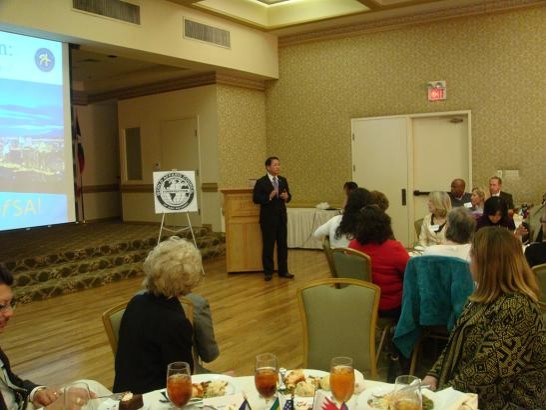 廖處長闡述台灣社經現況、台美經濟關係、兩岸關係、馬總統活路外交政策、釣漁台爭端及馬總統｢東海和平倡議｣，現場共有會員約110人及協會及駐處邀請之貴賓市議員Elisa Chan、市府禮賓科科長sherry Dowlatshati、聖市前市長Phil Hardberger等百餘主流俊彥到場聆聽演講