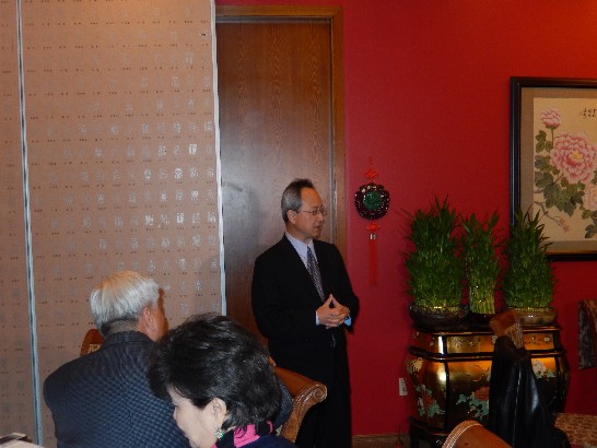 夏處長夫婦偕駐處同仁於2013年12月16日晚間舉行2013年華文媒體記者年終餐會，邀請休士頓華文平面、電子媒體記者約20人與會。