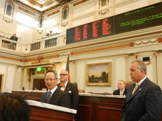 駐休士頓辦事處處長夏季昌於本(102)年4月10日下午2時15分應邀訪奧克拉荷馬州眾議會。該議會曾通過慶祝臺灣與奧州締結姊妹州33週年紀念、歡迎夏處長訪奥州眾議會等第SR19號決議案。夏處長隨後應邀致詞感謝美國及奥州長期對臺灣支持。