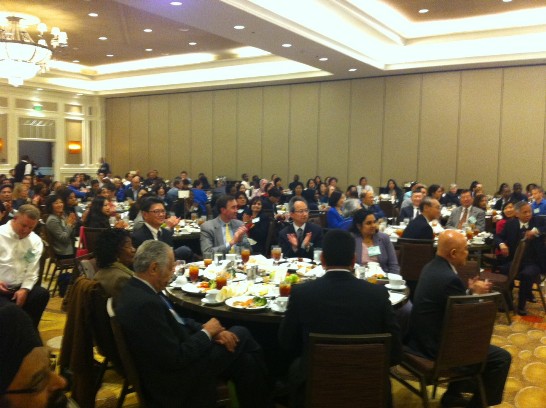 現場超過400名以主流社會為主之與會人士，包括Shell石油公司、Chevron石油公司、bp石油公司、Cole Chemical、Reliant電力公司、Centerpoint Energy電力公司、Wells Fargo銀行、HEB連鎖超市等美南地區重量級企業之主管及代表出席午餐會。