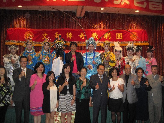 駐休士頓辦事處黃敏境處長夫婦出席休士頓客家會１０３年敬老餐會。