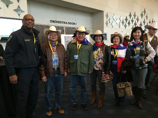 黃敏境處長夫婦於104年2月28日參加休士頓牛仔節貴賓早餐會，與休士頓警察局局長Charles A. McClelland, Jr. (左一)等合影。