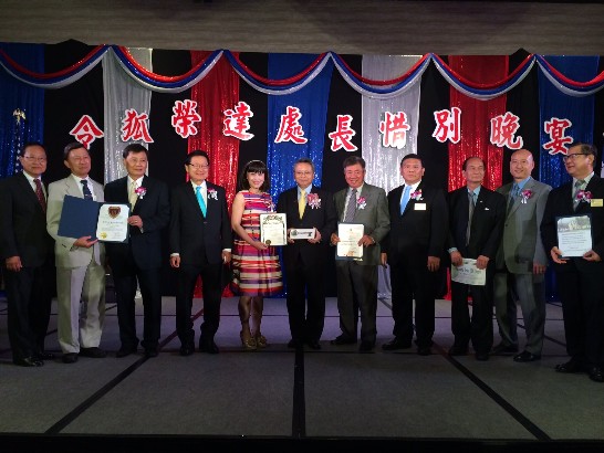 華裔民選官員致贈令狐處長賀狀