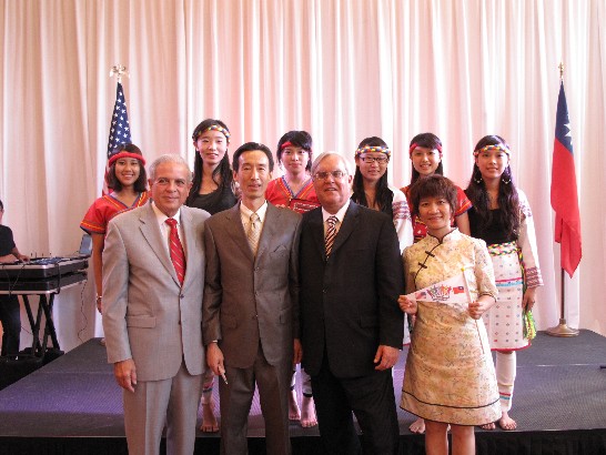 Front left: Mayor Regalado of the city of Miami, Director General Ray Mou, Mayor Cason of the city of Coral Gables and Professor Chou, teamleader of the delegation.