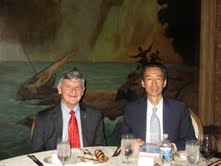 牟處長與WAC主席Bill Wheelock合影