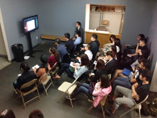 大紐約臺灣留學生就業研討會會議室外架設同步轉播，讓無法進入會場的同學也能聆聽演講