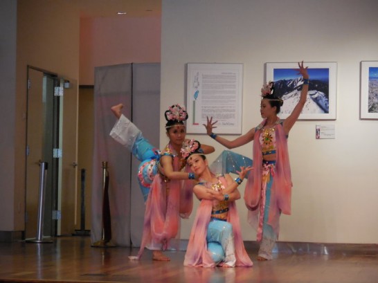 「中華藝術舞蹈團紐約公演」現場示範演出。