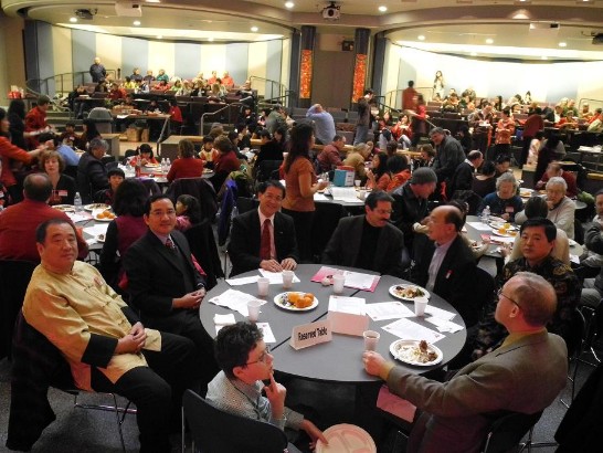 廖處長、尤主任、史將軍出席活動與當地政要合影