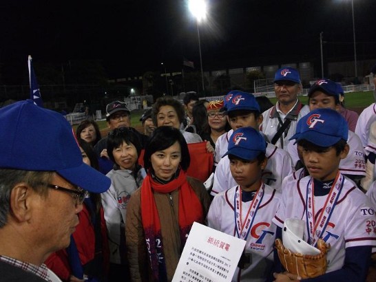 江處長宣讀 馬總統、吳副總統等人賀電