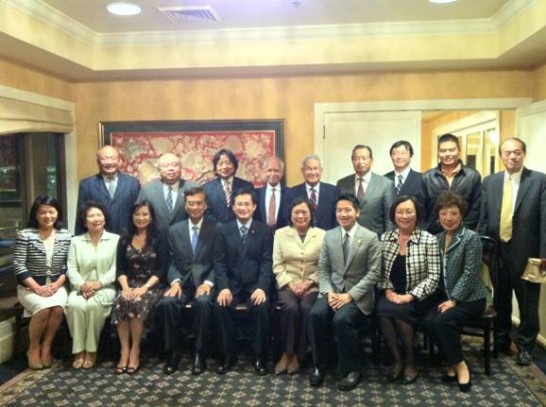 訪團與舊金山台北市姊妹市委員會成員及僑領合影