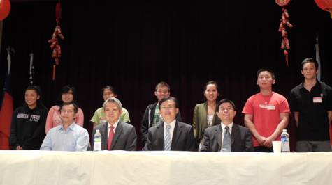 左起前排: 台貿中心李哲欽主任, 舊金山辦事處藍紹譽秘書, 舊金山辦事處蔡強華副處長, 舊金山科技組汪庭安組長與學員合影