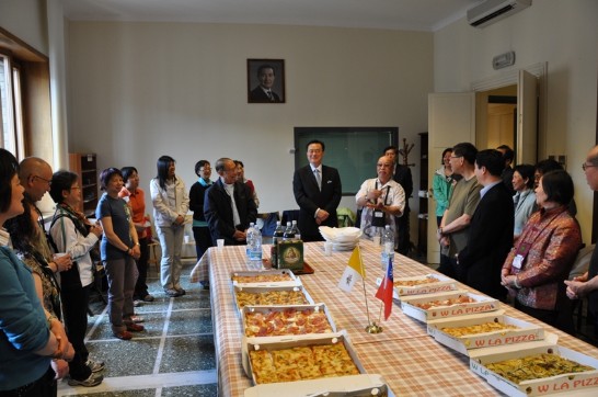 Ambassador Wang (middle) welcomes the visitors.