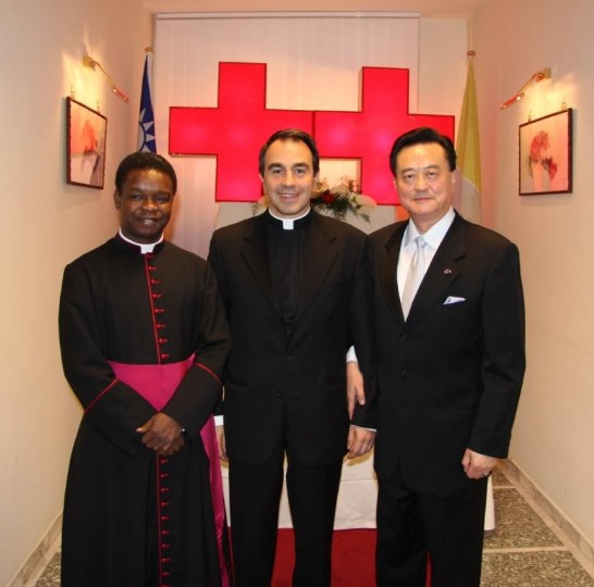 Ambassador Wang with Monsignors Ettore Balestrero and Fortunatus Nwachukwu of the Secretariat of State.