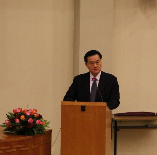 Ambassador Wang addresses the crowd attening the Conference on Taiwan Studies.