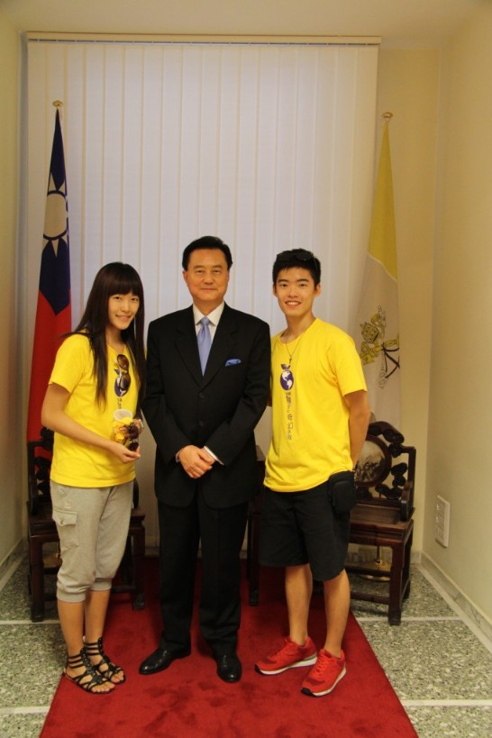 Ambassador Wang with two young Catholic students