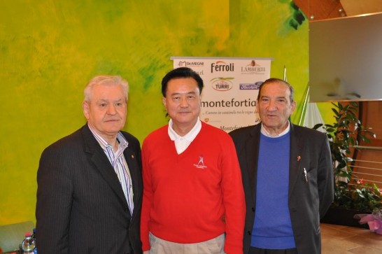 Ambassador Wang between Dr. Giuseppe Venturini, President of the Mount-Baldo-Malcesine Cableway(1st from left)and Camillian Father Carlo Vanzo.