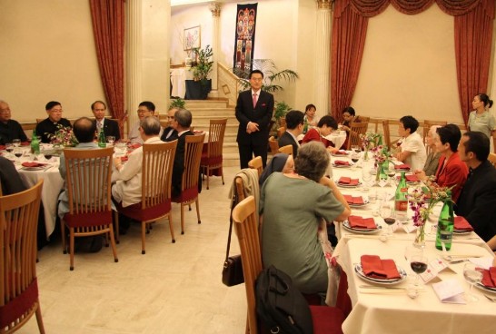 Ambassador Wang hosts a lunch in honour of Taiwanese and foreign missionaries to celebrate together the Moon Festival