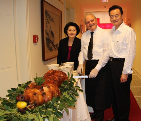 Before the starting of the reception, Ambassador and Mrs. Larry Wang (1st from right and 1st from left) pose with the catering manager and the famous “porchetta.”