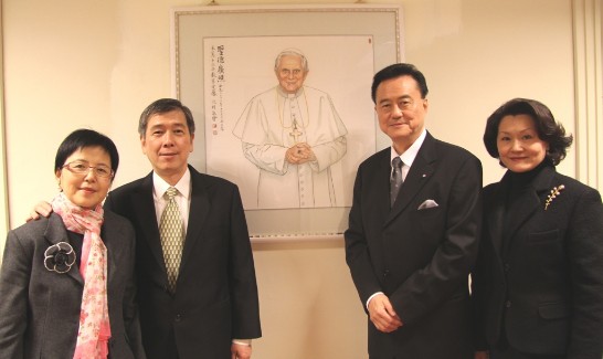 Prof. and Mrs. Shen Cheen (left) pose with Ambassador and Mrs. Larry Wang (right) next to the paining donated to the ROC Embassy to the Holy See.