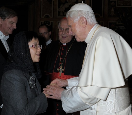 Pope Benedict XVI (1st from right) greets Ms. Ming-Chan. Shen, (1st from left), wife of Prof. Shen, in the presence of Cardinal Antonio Maria Vegliò (middle).