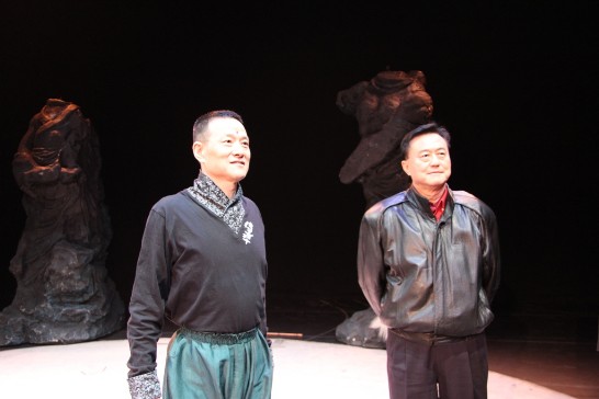 Ambassador Wang on stage with artist Wu Hsing-kuo