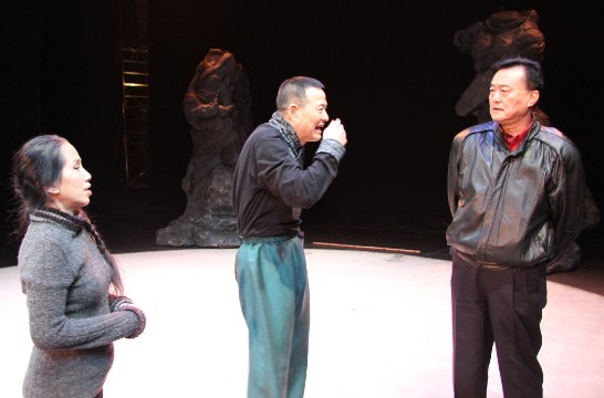 Ambassador Wang on stage with Mr. Wu and his wife- Lin Hsiu-wei