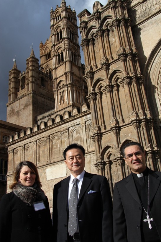 Ambassador Wang visits the Cathedral of Palermo with Msgr. Cuttitta