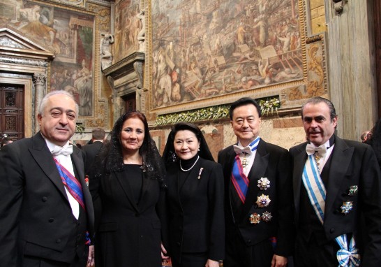 Ambassador and Mrs. Wang (middle) with Lebanese Ambassador and wife (1st and 2nd from left) and Guatemala Ambassador（1st from right）