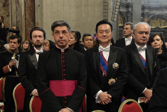 Ambassador Larry Wang (2nd from left) with Msgr. José Avelino Bettencourt, the new Chief of Protocol (1st from left), attend the consistory inside the diplomatic section on November 24.