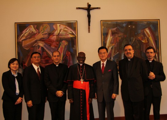 Ambassador Larry Wang (3rd from right), Cardinal Robert Sarah (4th from left), Msgr. Giovanni Pietro Dal Toso (3rd from left), and Msgr. Segundo Tejado Muňoz.