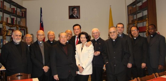 Ambassador Larry Wang (middle) with senior priests and religious workers and missionaries inside the ROC Chancery.