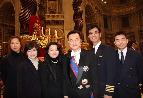 Ambassador and Mrs. Wang (3rd from right, 3rd from left) with crew members of China Airlines (Taiwan’s national flag carrier) inside St. Peter’s Basilica.
