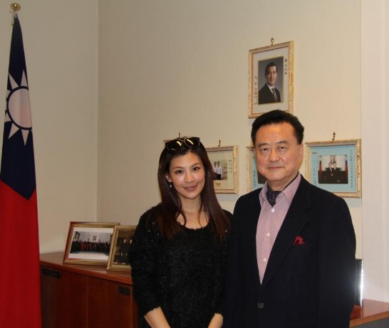 Taiwanese star Novia Lin (left) with Ambassador Larry Wang (right) on Christmas Day inside the ROC Chancery.