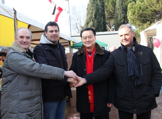 Ambassador Wang (2nd from right) with Mayor Carlo Tessari (1st from left) and two other municipal officials