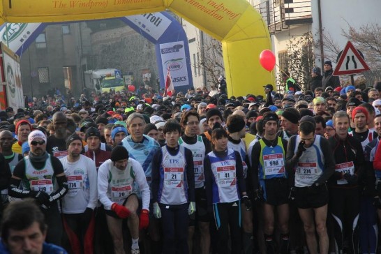 An overview of the thousands of runners, including Taiwanese athletes standing on the first row, taking part in the Montefortiana race