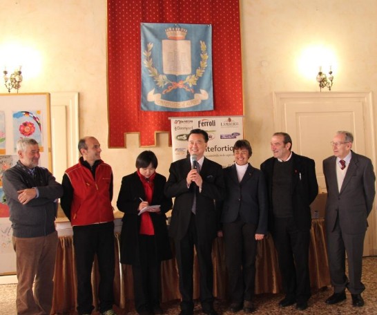 Ambassador Wang addresses the crowd at the prize awarding ceremony of the Children Drawing Contest sponsored by the Embassy