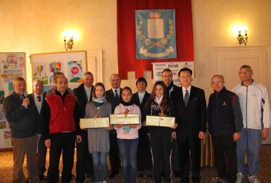 Ambassador Wang (3rd from left) next to the three award-winning children